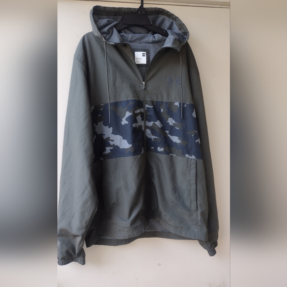 Under Armour Sportstyle Camo Green  Windbreaker Jacket MEN'S SIZE L  Zip Hooded